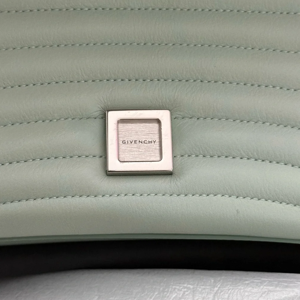 ✨ Givenchy 4G Soft Baguette – Celadon – BRAND NEW – Full Set + Cardholder ✨ - Picture 5 of 9